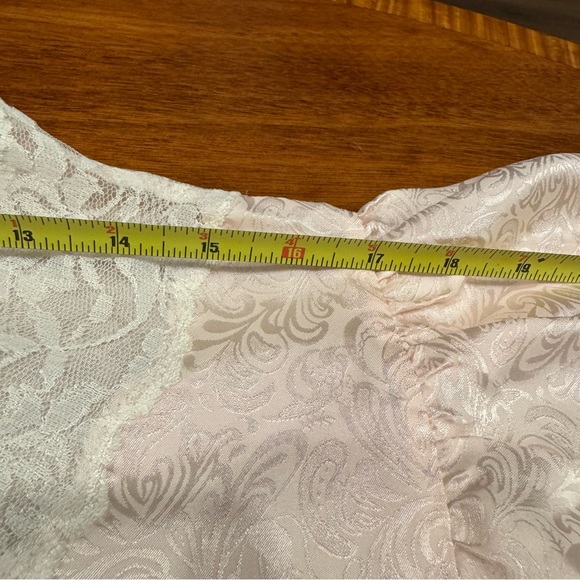Vintage Lily‎ Of France Pale Pink Polyester Sateen Lace Trim Nightgown Sz Large - Picture 10 of 13